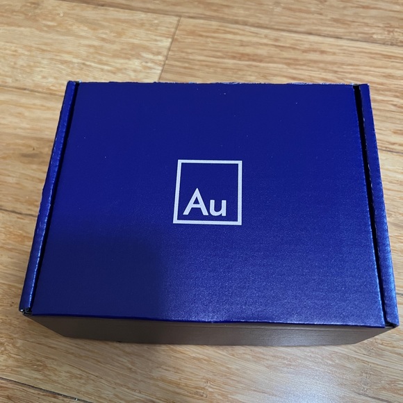 Automic Gold Flatback Stud Earrings (Amethyst, Pisces) - Picture 6 of 6